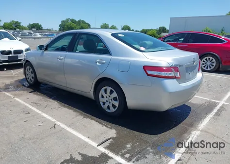 2010 Toyota Camry Le z USA, uszkodzony, nr VIN 4T1BF3EK4AU111028